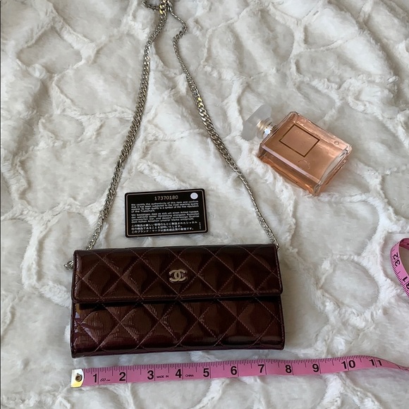 SOLD Chanel Patent Leather Quilted wallet - Picture 7 of 11